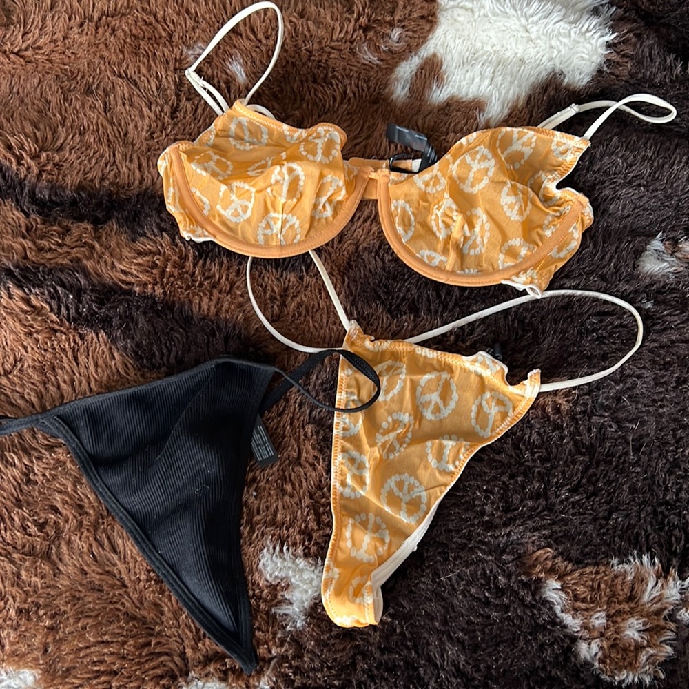 UO Lingerie Set - Picture 2 of 4